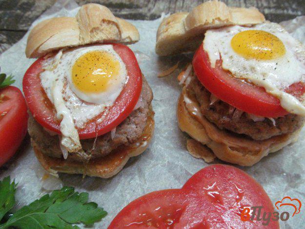 фото рецепта: Сэндвич с квашеной капустой и перепелиным яйцом