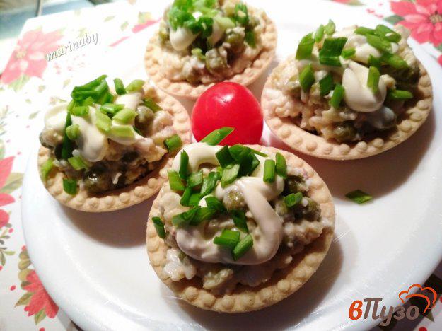 фото рецепта: Тарталетки с салатом из печени трески