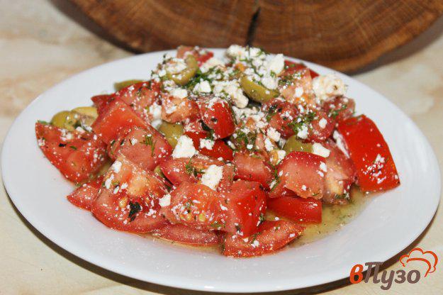 фото рецепта: Помидорный салат с оливками и брынзой