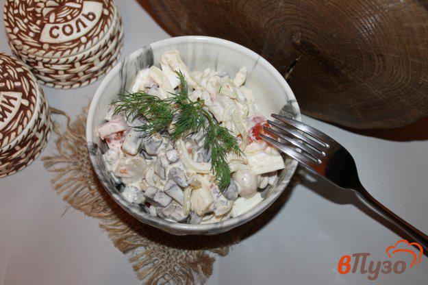 фото рецепта: Салат из консервированных шампиньонов и куриной печени