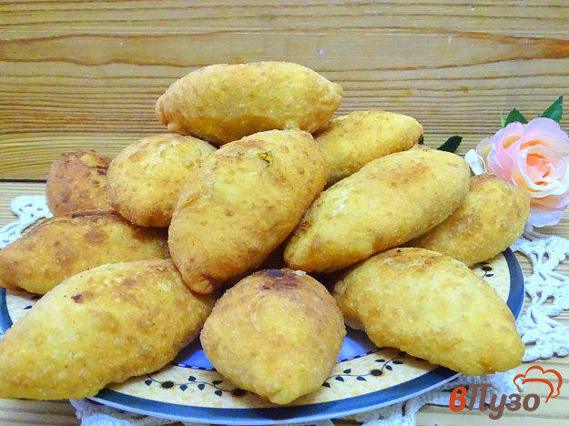 фото рецепта: Пирожки жареные с картофелем и сыром.