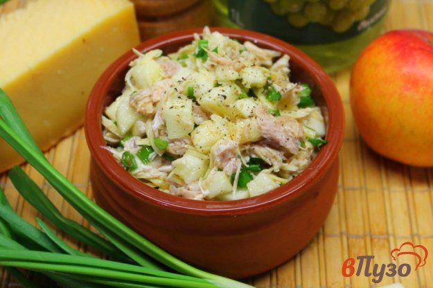 фото рецепта: Салат из курицы с яблоком и сыром