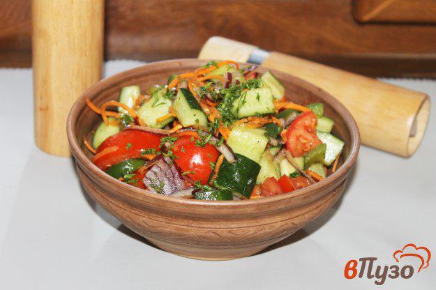 фото рецепта: Овощной салат с морковью по - корейски