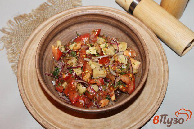 фото рецепта: Томатный салат с консервированными шампиньонами и луком