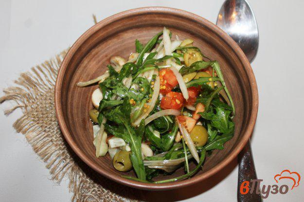 фото рецепта: Салат из рукколы с грибами и оливками