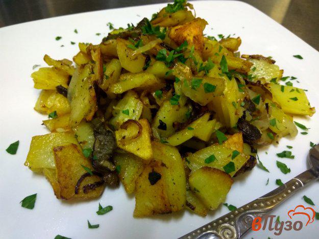 фото рецепта: Картофель жареный с луком и белыми грибами по - сельски
