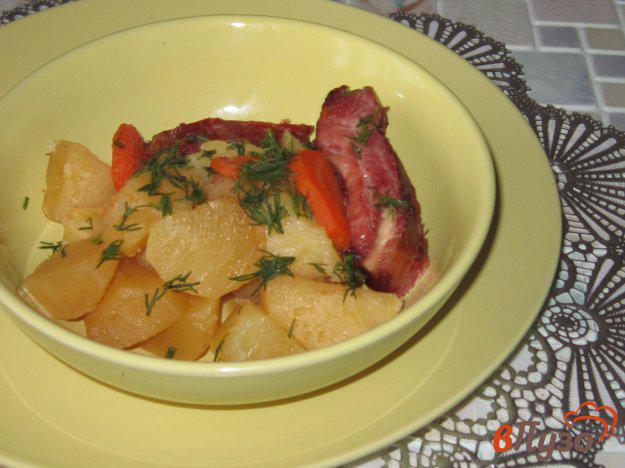 фото рецепта: Картофель запеченный в горшочке с копчеными ребрышками