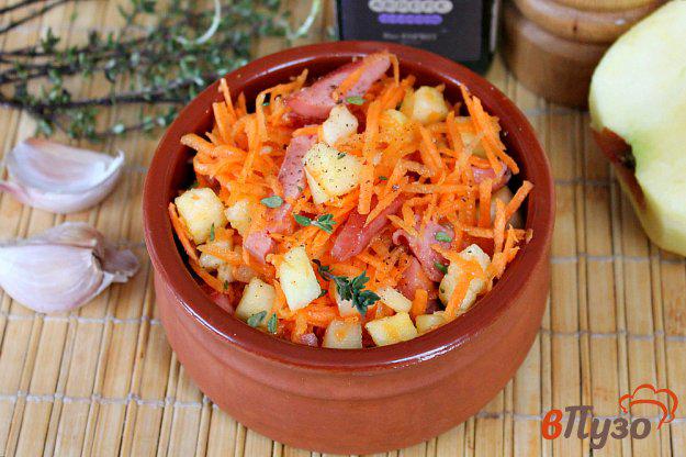 фото рецепта: Морковный салат с сардельками