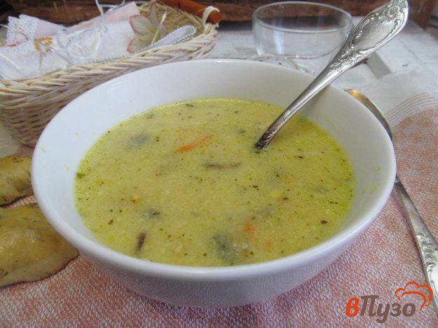фото рецепта: Сливочный суп с колбасками и грибами
