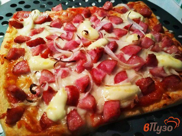 фото рецепта: Пицца с полукопченой колбасой на слоеном тесте