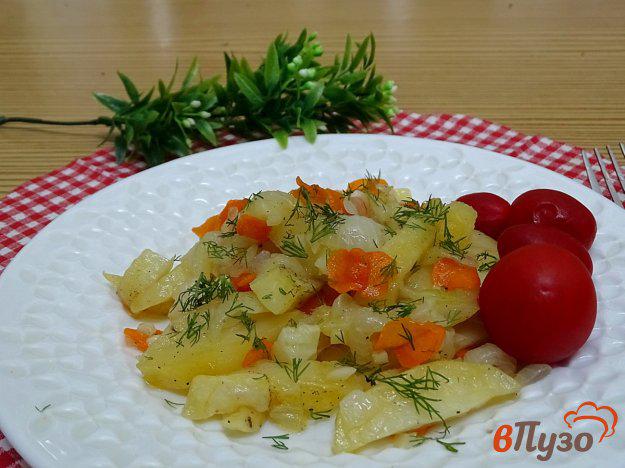 фото рецепта: Жареная картошка с луком и морковью в микроволновке