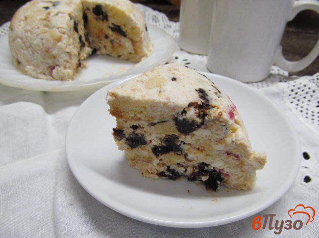 фото рецепта: Пирог из бисквита с черносливом