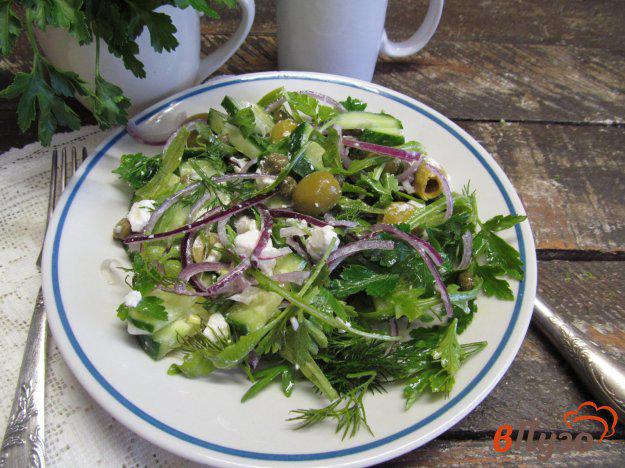 фото рецепта: Салат из оливок с каперсами и сыром фета