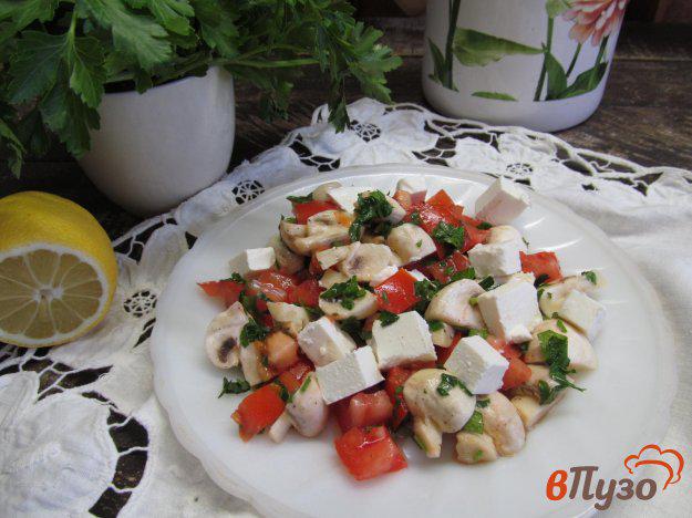 фото рецепта: Салат с грибами и сыром фета