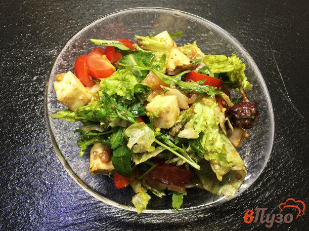 фото рецепта: Микс салата с рыбой, помидорами черри и моцареллой