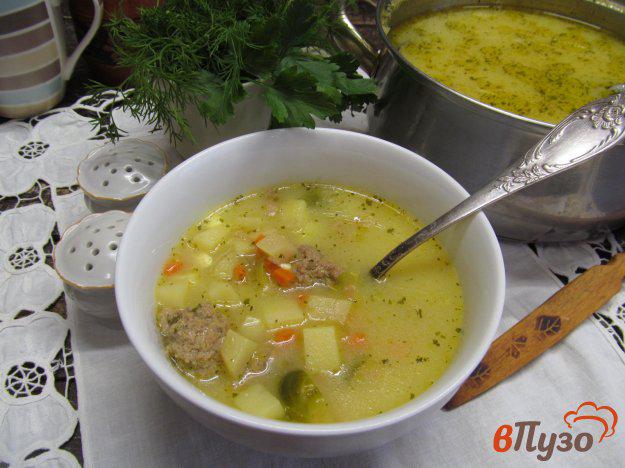 фото рецепта: Сырный суп с брюссельской капустой и фрикадельками