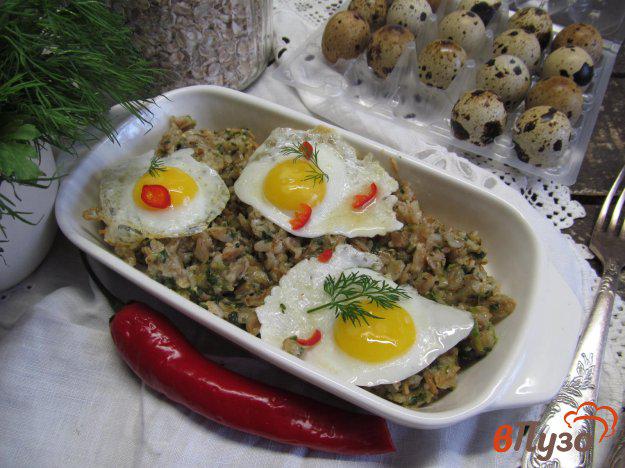 фото рецепта: Овсяная каша на овощном бульоне с перепелиными яйцами
