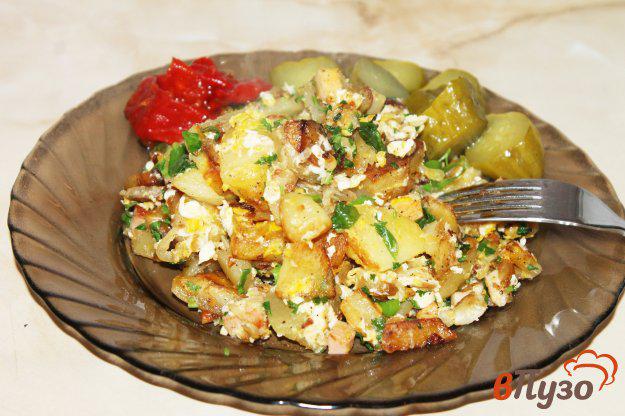 фото рецепта: Картофель по - деревенски с курицей, колбасой и яйцами