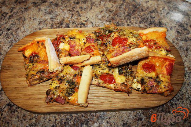 фото рецепта: Пицца мясная с помидорами черри и грибами