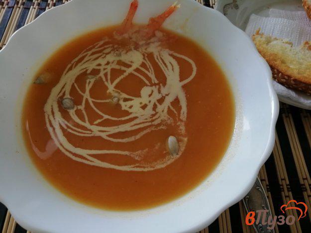 фото рецепта: Тыквенный крем-суп с кабачками и креветками