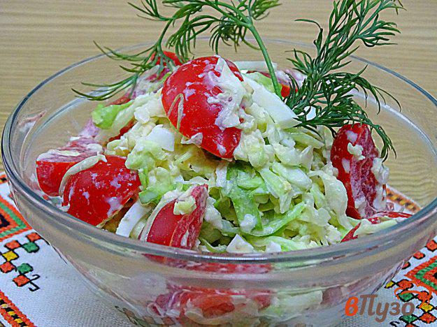 фото рецепта: Салат из капусты, сыра, помидоров с особой заправкой