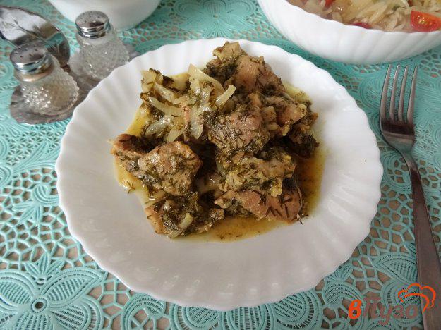 фото рецепта: Мясо с зеленью тушеное в сметане
