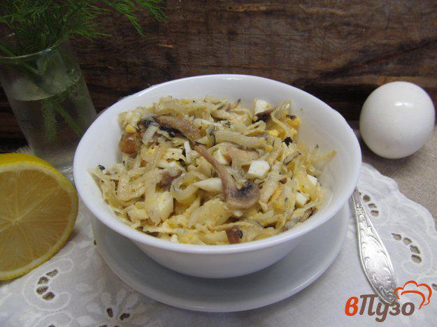 фото рецепта: Салат из редьки с грибами и яйцом