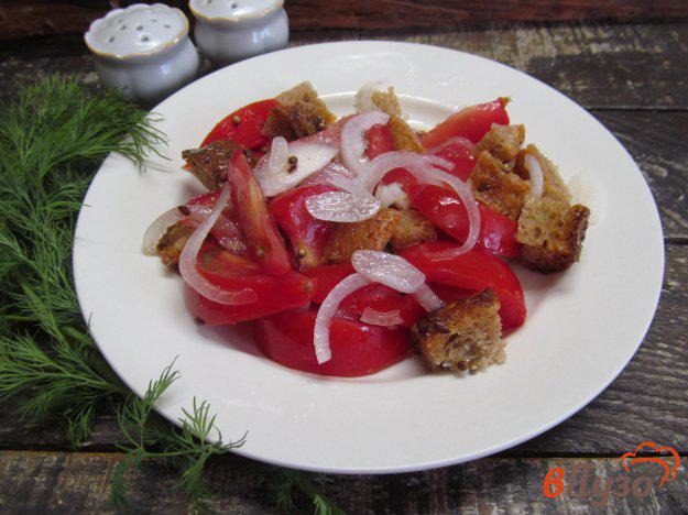 фото рецепта: Помидорный салат с ржаным хлебом