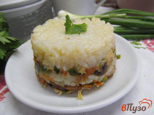 фото рецепта: Слоеная запеканка из риса с овощами и грибами