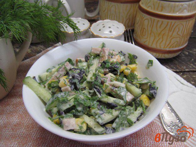 фото рецепта: Легкий салат из ветчины с кукурузой и огурцом
