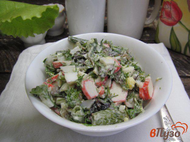 фото рецепта: Салат из стручковой фасоли с шампиньоном и крабовыми палочками