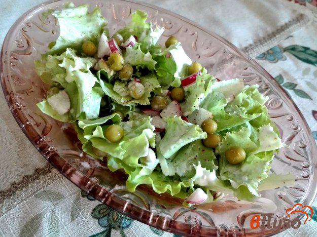 фото рецепта: Салат с редисом и зеленым горошком