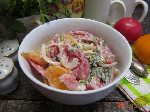 фото рецепта: Сливочный томатный салат с базиликом
