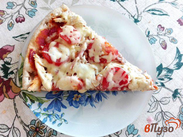 фото рецепта: Цельнозерновая пицца с курицей и помидорами
