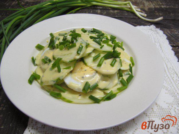 фото рецепта: Слоеный салат из огурца с яйцом