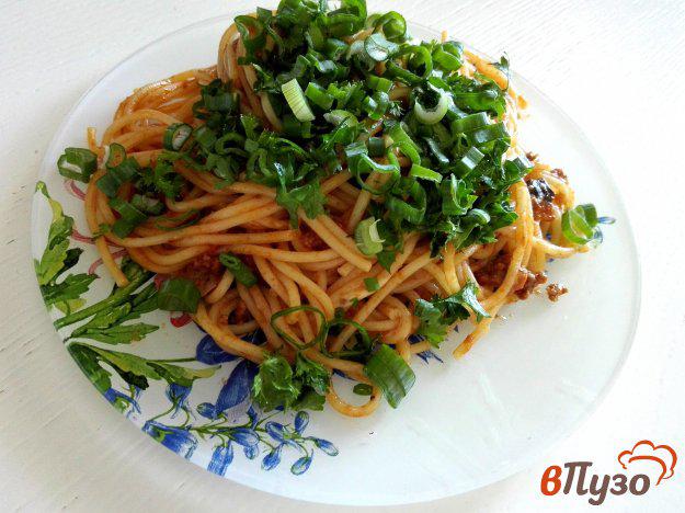 фото рецепта: Спагетти болоньезе с шампиньонами и зеленью