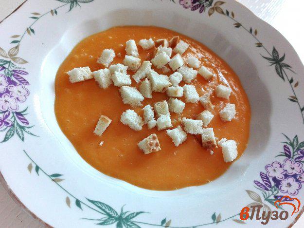 фото рецепта: Морковный крем-суп с сухариками