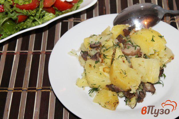 фото рецепта: Отварной картофель по - домашнему в маслятами