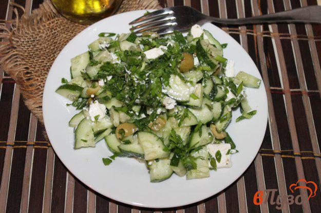 фото рецепта: Салат из огурцов с оливками