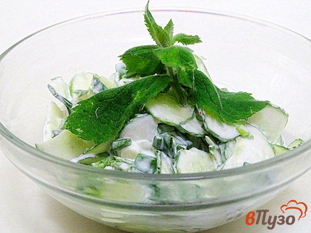 фото рецепта: Диетический салат из огурцов и йогурта