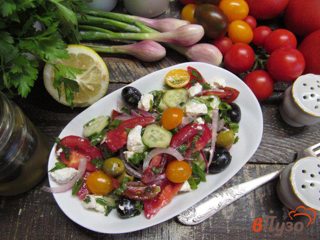 фото рецепта: Греческий салат Хориатики с мятой