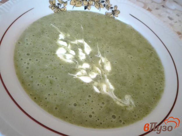 фото рецепта: Зеленый овощной крем-суп со сметаной