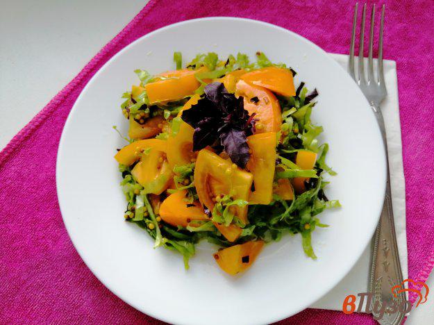 фото рецепта: Салат с помидорами и базиликом