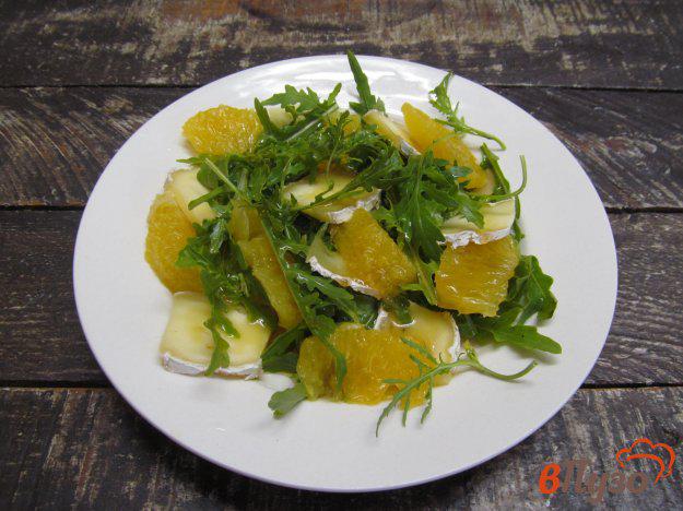 фото рецепта: Салат с сыром бри и апельсином
