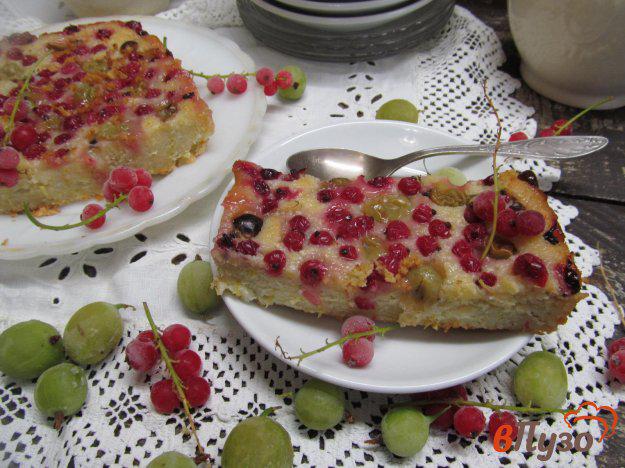 фото рецепта: Пирог из кабачка с творогом и ягодами