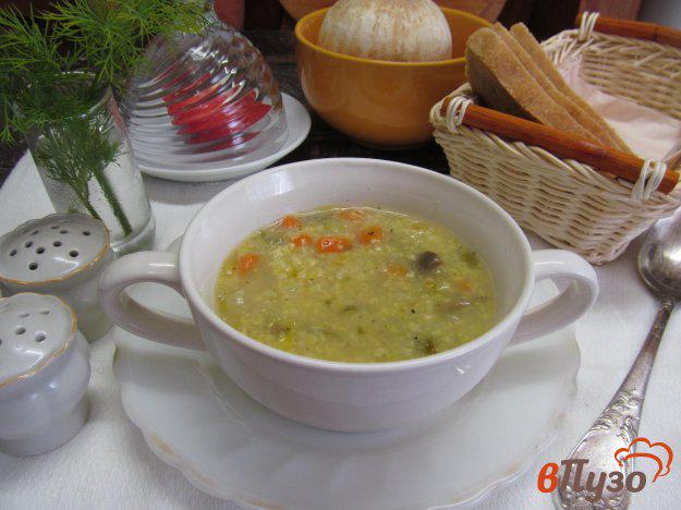 фото рецепта: Пшеничный суп с тыквой и консервированным горошком