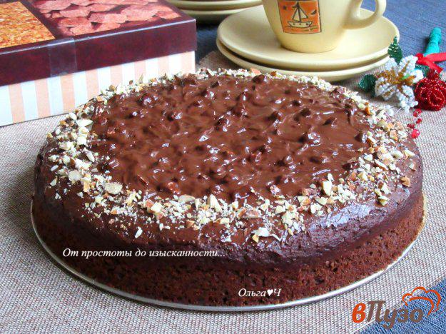 фото рецепта: Шоколадный торт со свеклой, курагой и миндалем