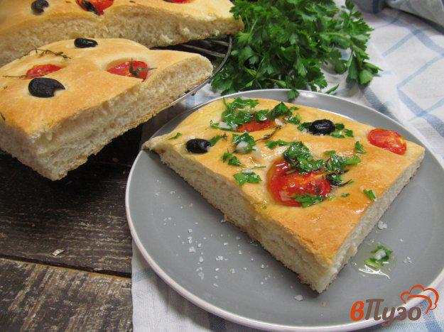 фото рецепта: Фокачча с томатом черри и оливками