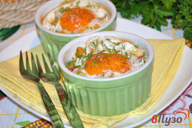 фото рецепта: Яйца кокот с беконом и овощами