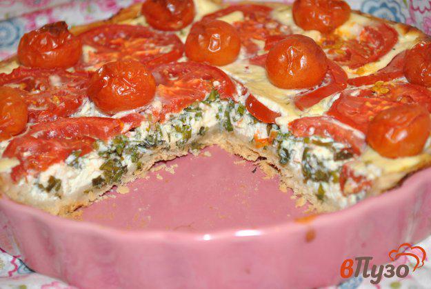фото рецепта: Песочный пирог с фетой и помидорами